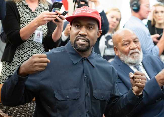 Politisi Turki menyebut "kemerosotan budaya dan detasemen dari nilai-nilai" setelah konser Kanye West