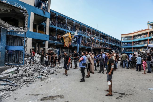 Serangan udara Israel menghantam sekolah Gaza, menewaskan 13 warga sipil