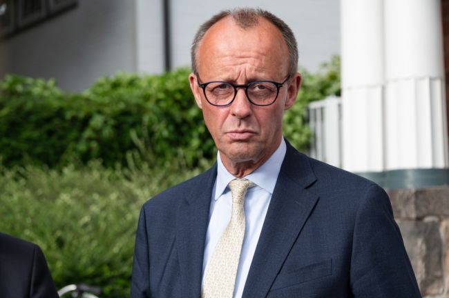 Merz Jerman mendesak peningkatan pertahanan Uni Eropa dalam perjalanan luar negeri pertama