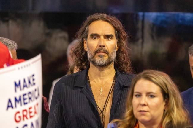 Russell Brand didakwa dengan pelanggaran pemerkosaan dan kekerasan seksual baru