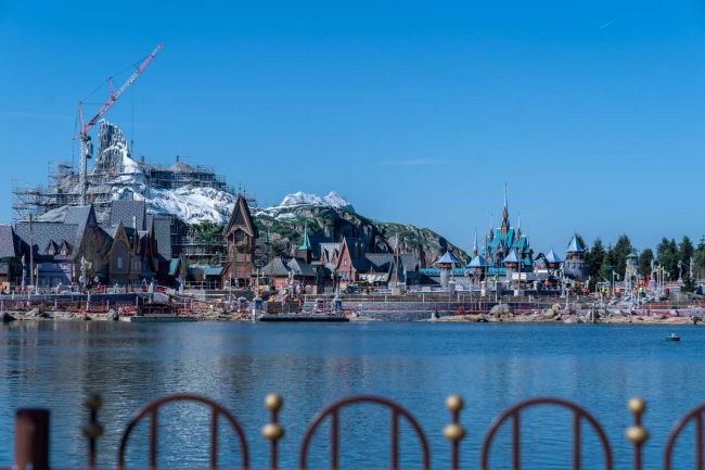 Disney masih belum menutup investasi di Disneyland Paris setelah 30 tahun