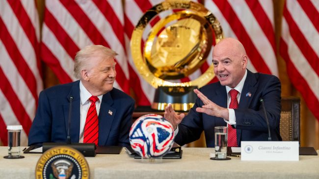 Donald Trump tidak menyadari bahwa Rusia dilarang dari Piala Dunia FIFA, berpikir itu bisa menjadi "insentif" untuk mengakhiri perang