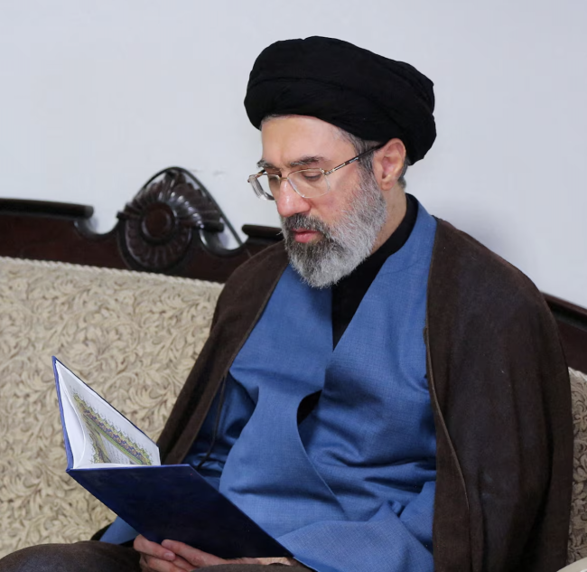 Iran Mendekati Keputusan Pemimpin Tertinggi di Tengah Konflik yang Semakin Intensif