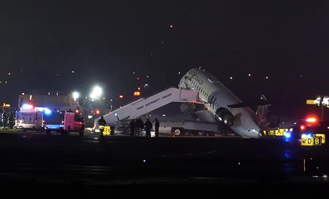 Pilot dan co-pilot tewas dalam tabrakan jet Air Canada di LaGuardia