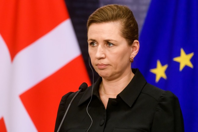 Mette Frederiksen "tidak dapat mengesampingkan" keterlibatan Rusia dalam penampakan pesawat tak berawak yang menutup bandara Kopenhagen dan Oslo