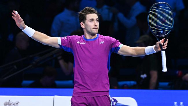 Casper Ruud mengalahkan Carlos Alcaraz di ATP Finals Day 2
