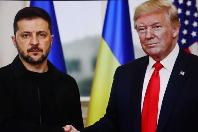 Zelensky: Trump ingin Ukraina menarik diri dari Donbas dan membentuk "zona ekonomi bebas"