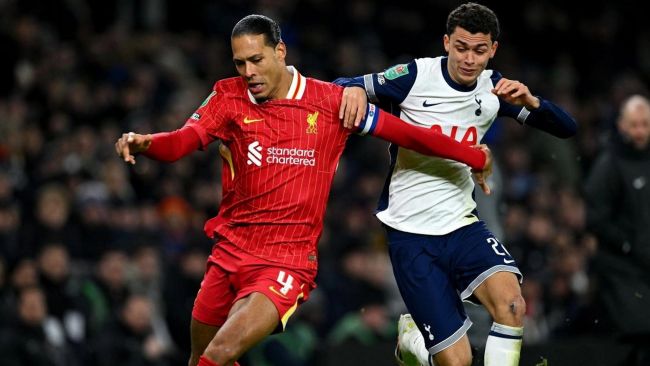 Liverpool dan Arsenal memimpin Liga Premier, tetapi keduanya kalah di leg pertama semifinal Piala Carabao