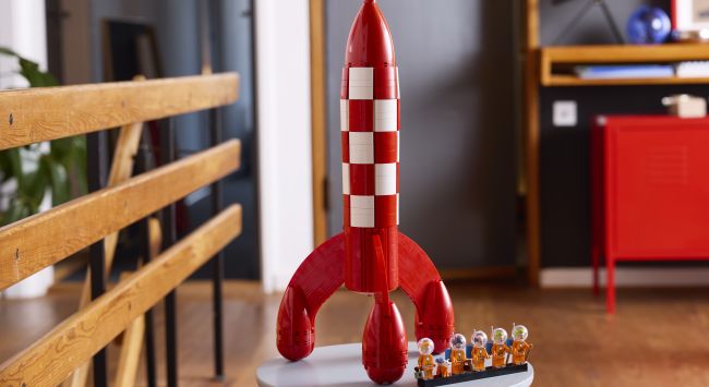 Roket bulan legendaris Tintin sedang diubah menjadi set Lego 