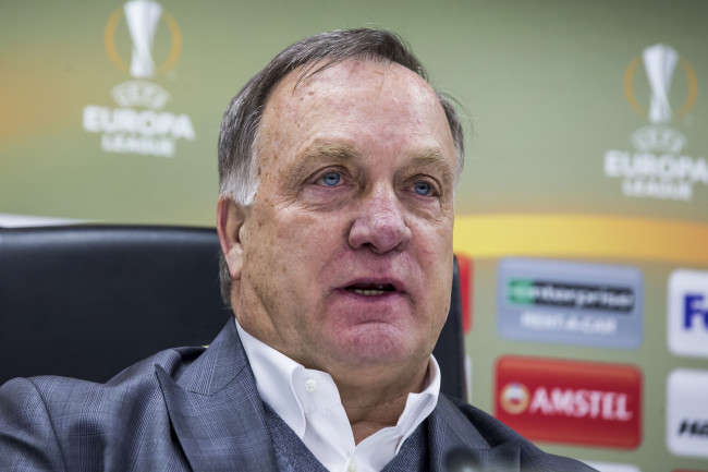 Manajer Curaçao Dick Advocaat mengundurkan diri empat bulan sebelum debut Piala Dunia