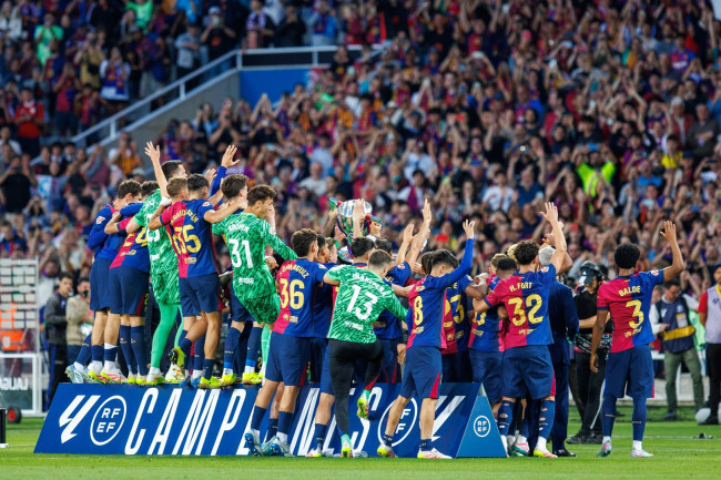 FC Barcelona Raih gelar Liga Beruntun dengan Kemenangan 2-0 di El Clásico