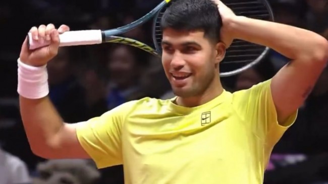 Carlos Alcaraz memenangkan duel pertama dengan Jannik Sinner of the year di Korea Selatan