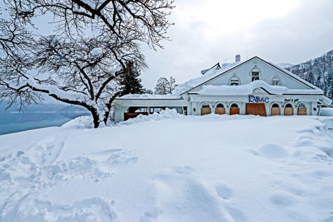 Sedikitnya 30 orang tewas dan sekitar 200 terluka setelah berminggu-minggu hujan salju lebat di Jepang